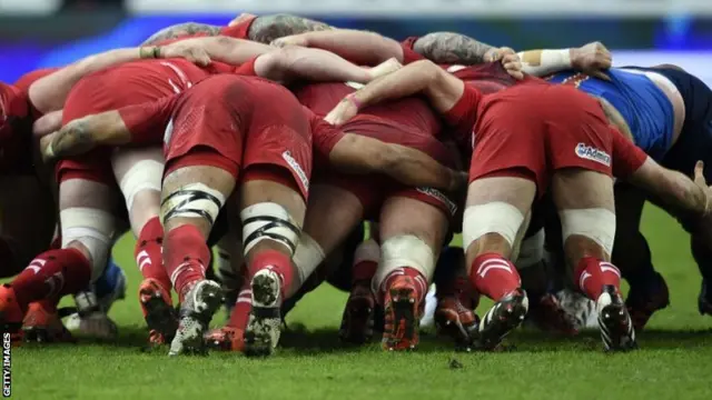 France and Wales scrum