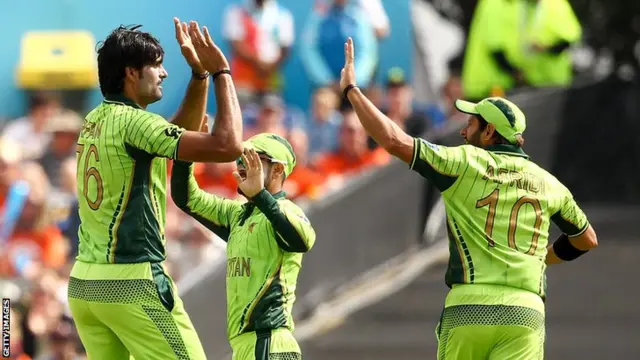 Pakistan celebrate a wicket