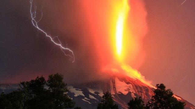 Villarrica volcano erupts in Chile