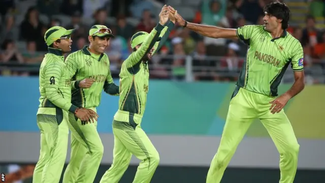 Mohammad Irfan celebrates with his team-mates