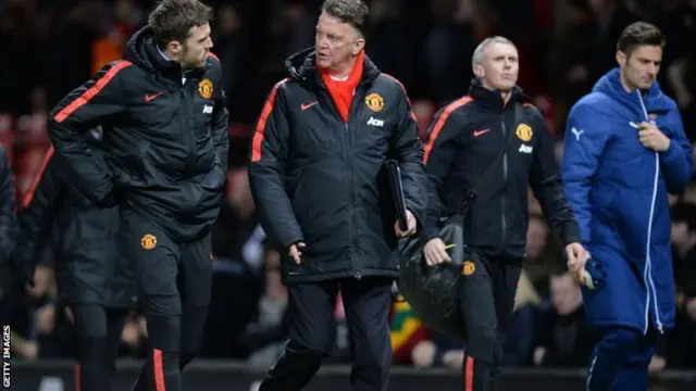 Louis van Gaal talks to Michael Carrick at half-time