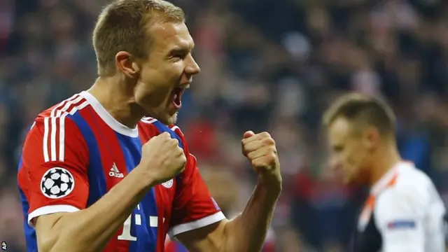 Holger Badstuber celebrates