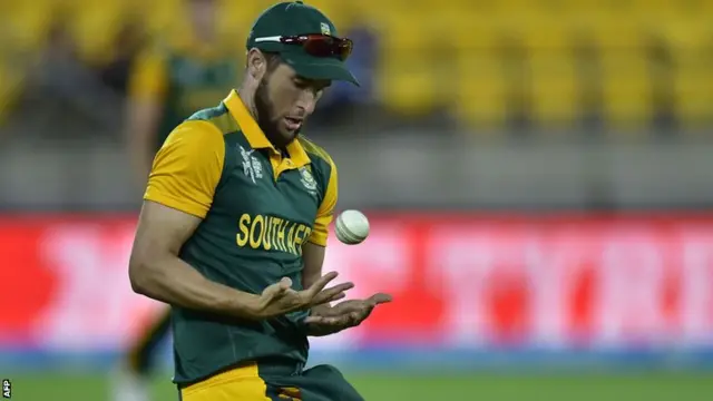 Wayne Parnell takes his juggling catch