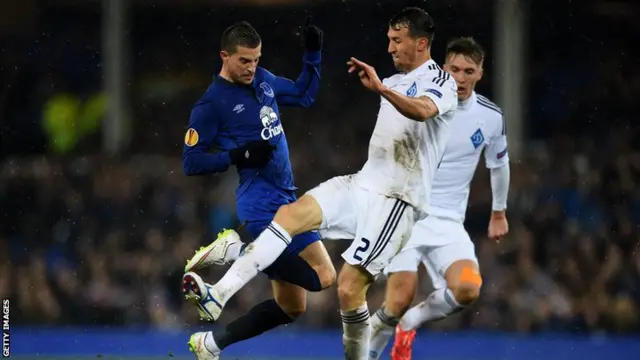 Mirallas challenges for the ball