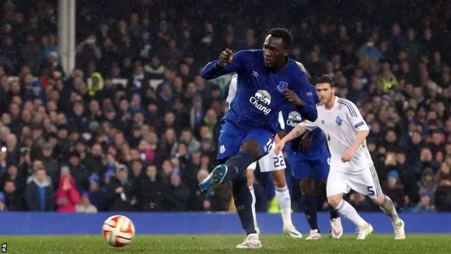 Romelu Lukaku scores from the penalty spot