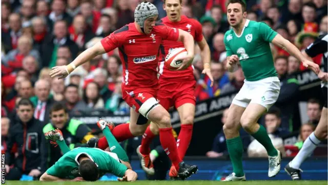 Jonathan Davies brushes off Johnny Sexton