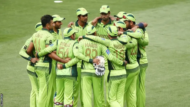 Pakistan huddle