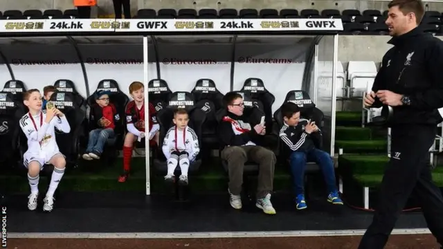 Steven Gerrard walks past some Swansea fans