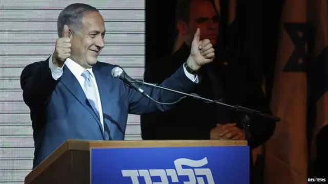 Benjamin Netanyahu appears at Likud's election headquarters (17 March 2015)