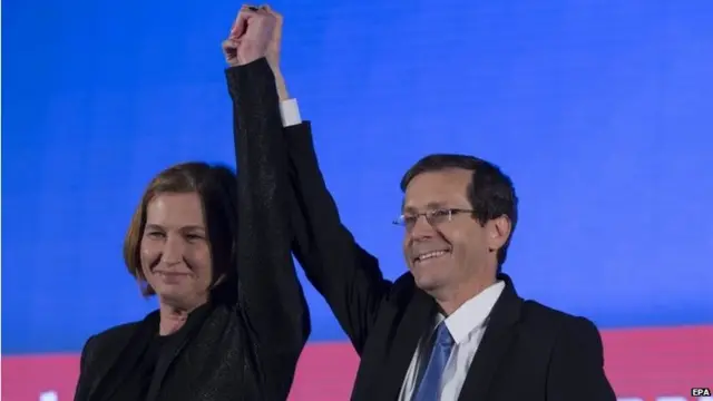 Tzipi Livni and Yitzhak Herzog celebrate at the Zionist Union's election headquarters in Tel Aviv (17 March 2015)