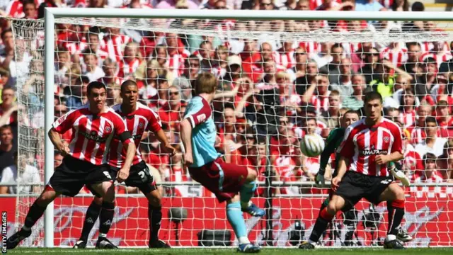 Wade Elliott scores at Wembley