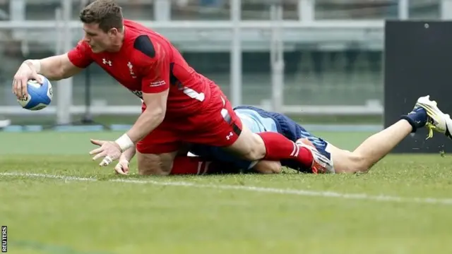 Scott Williams scores a try