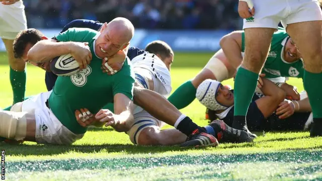 Paul O'Connell scores a try