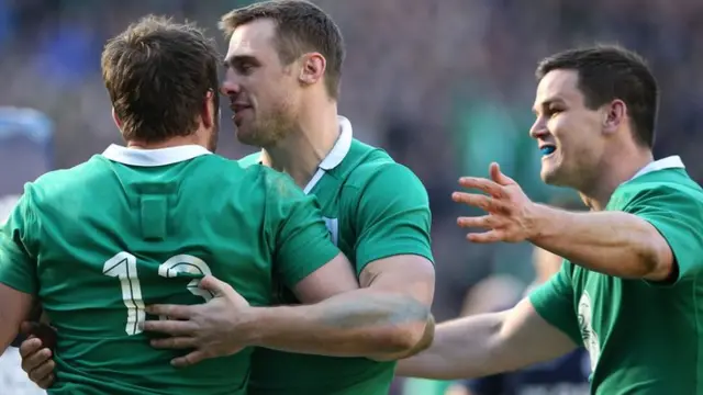 Ireland celebrate Jared Payne's try