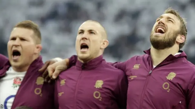 Chris Robshaw sings the national anthem