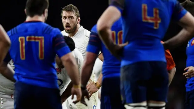 Chris Robshaw looks dejected