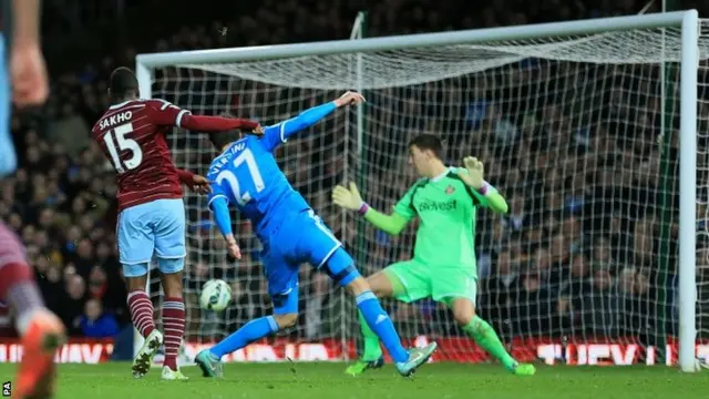 Diafra Sakho scores