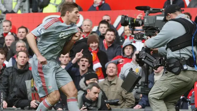 Steven Gerrard celebrates at Old Trafford in 2009