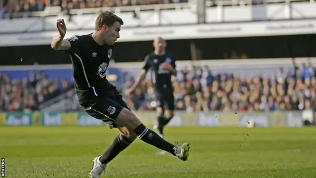 Seamus Coleman shoots