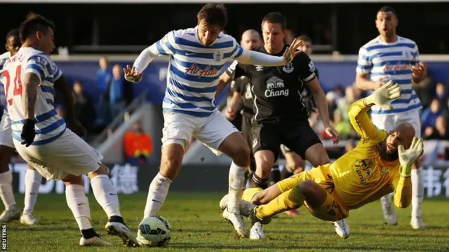 Austin ducks as Vargas shoots