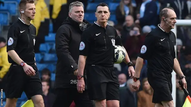 Neil Swarbrick, ref of the Man City-West Brom game