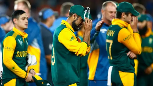 Imran Tahir (centre) in tears