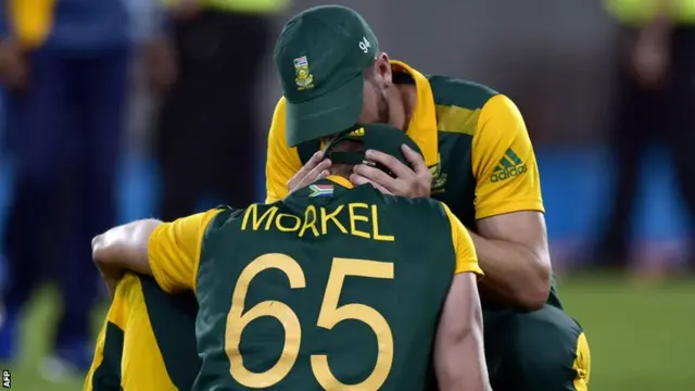 Imran Tahir comforts Morne Morkel