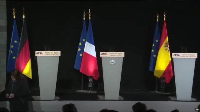 Podiums set up in Seyne ahead of press conference (25 March 2015)