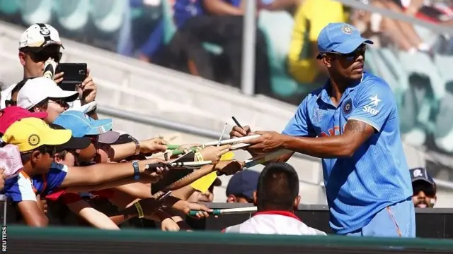 Umesh Yadav signs autographs at the boundary