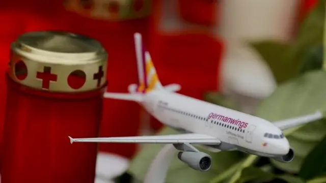 A model of a Germanwings plane placed among flowers and candles at Cologne Bonn airport (26 March 2015)