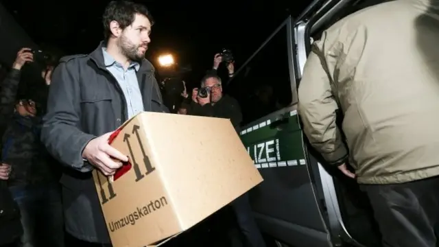 A German police investigator carries a box after searching an apartment believed to belong to the crashed Germanwings flight 4U 9524 co-pilot Andreas Lubitz in Duesseldorf, 26 March 2015