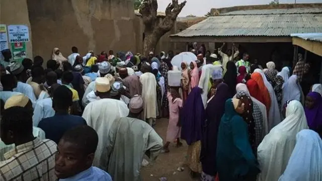 Voters in Daura