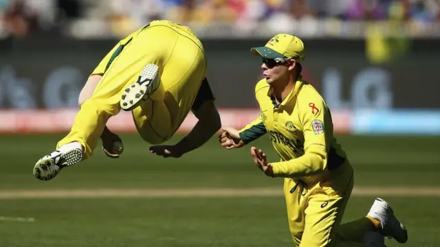 David Warner and Steve Smith almost collide in the field