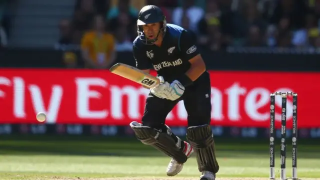 Ross Taylor bats