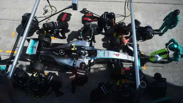 Nico Rosberg pit stop