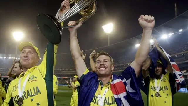 Australia's Brad Haddin (L) and team-mate David Warner