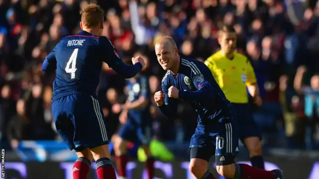 Steven Naismith celebrates