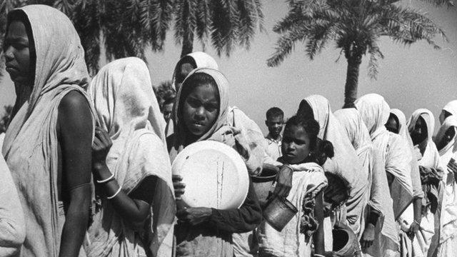 Queue for food during the famine