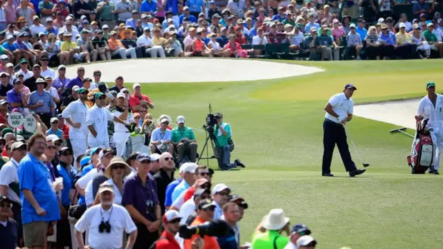 Phil Mickelson drawing in a big crowd