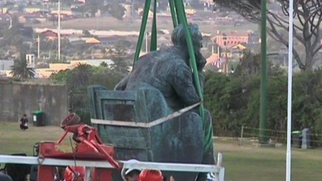 Statue of Cecil Rhodes being removed