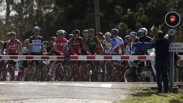 The peloton waits