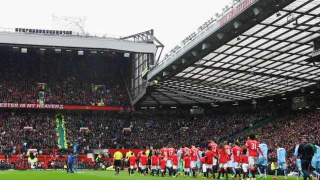 Manchester United and Manchester City line up