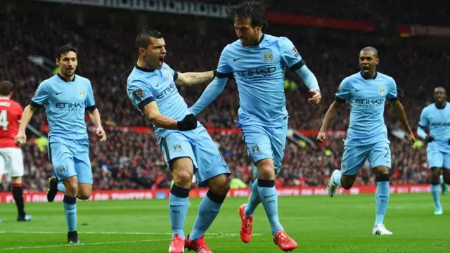 Manchester City celebrate Sergio Aguero's goal