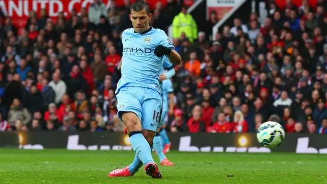 Sergio Aguero scores Manchester City's second goal