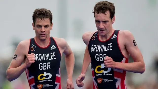 Alistair Brownlee (right) and brother Jonny