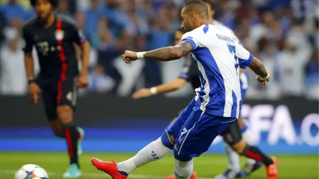 Ricardo Quaresma scores penalty