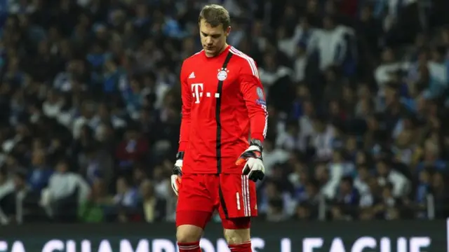 Manuel Neuer dejected