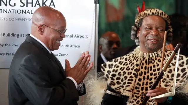 South African President Jacob Zuma (L) applauds Zulu King Goodwill Zwelithini (R) on May 8, 2010 after officially opening the Central Terminal building of Durban's new King Shaka International Airport and Dube Trade Port, north of Durban