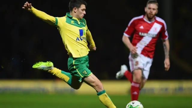 Wes Hoolahan takes a shot