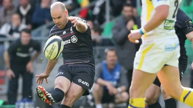 Charlie Hodgson scores a drop goal for Saracens